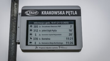 Kolejne nowe tablice na przystankach